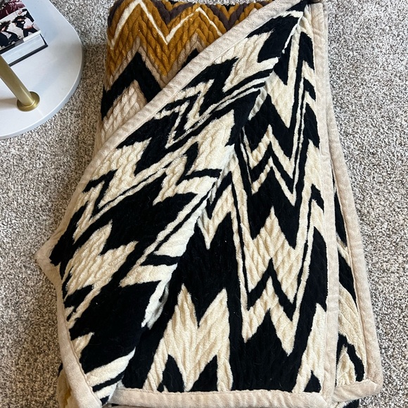 Missoni x Target Zigzag Blanket in Black, Brown, and Cream - Picture 5 of 6
